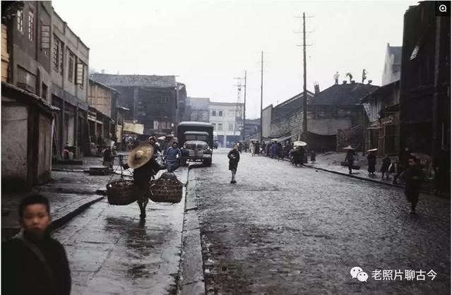 英国人拍摄的中国老照片：1945年中国真实的社会景象