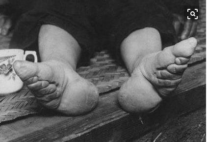 中国古代女性为什么要裹脚？不裹脚就嫁不了男人