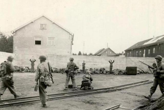 美军解放达豪集中营后，为何将枪口对准纳粹，他们究竟看到了什么