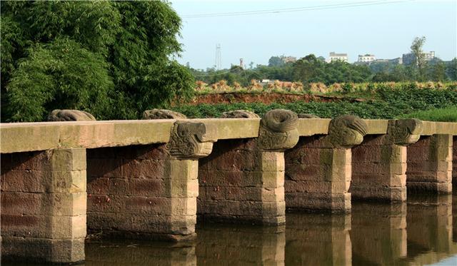 川渝交界的一座古桥，在清朝就是“国宝”，乾隆专门为它颁过圣旨