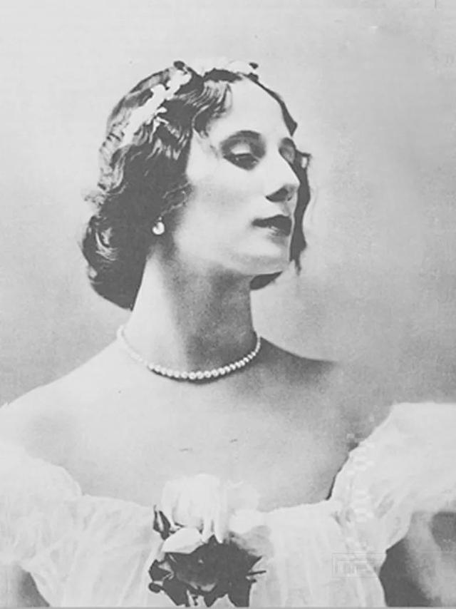 历史上的今天——1909年5月19日，巴甫洛娃的舞姿倾倒巴黎