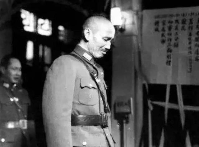 蒋介石败退，明明有3个备选之地，为何最终选择了台湾？